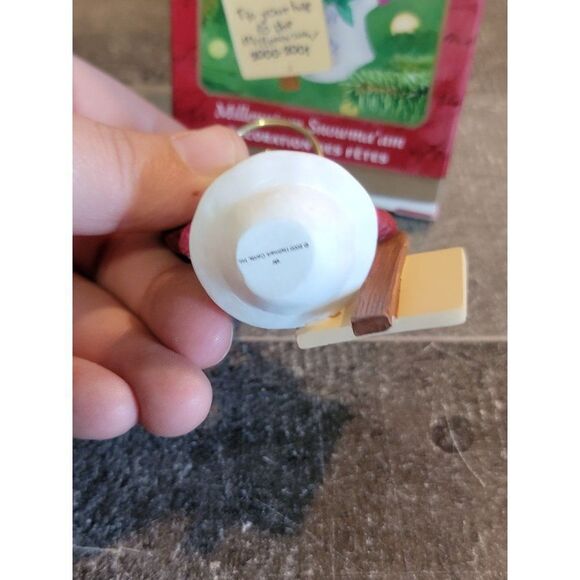 Hallmark 2000 Millennium snowma'am ornament Xmas decor - Picture 4 of 4